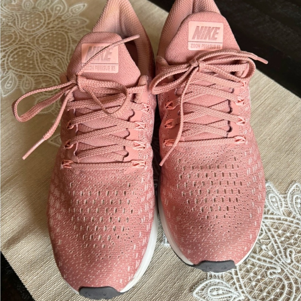 Women’s Nike Air Zoom Pegasus 35  Size 7.5